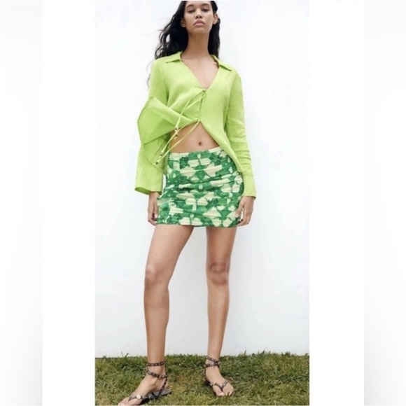 Zara Dresses & Skirts - Zara Vibrant Green Patterned Mini Skirt Size Medium NWTS